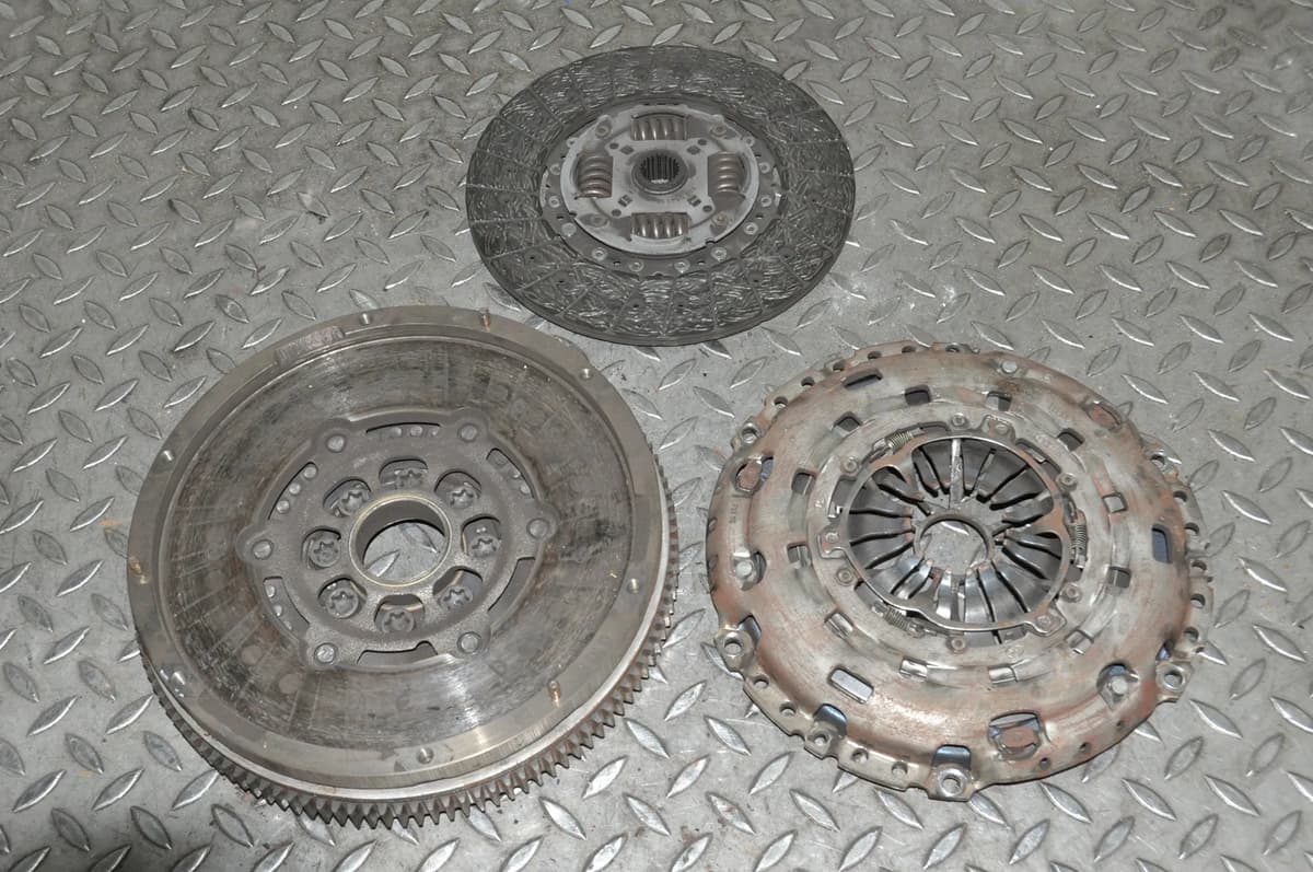 FORD TRANSIT 2.2 TDCi 2011 RHD Manual Clutch Kit Flywheel 3515388