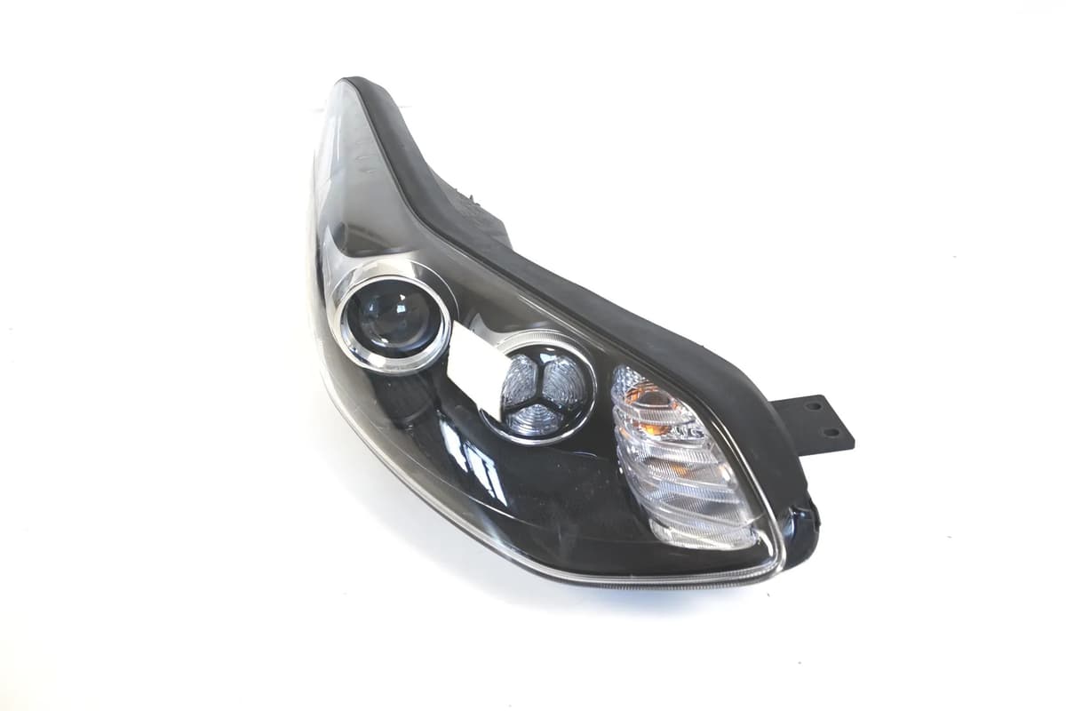Kia Sportage Headlight Front Right 1.7 CRDi 2016 RHD 3745684