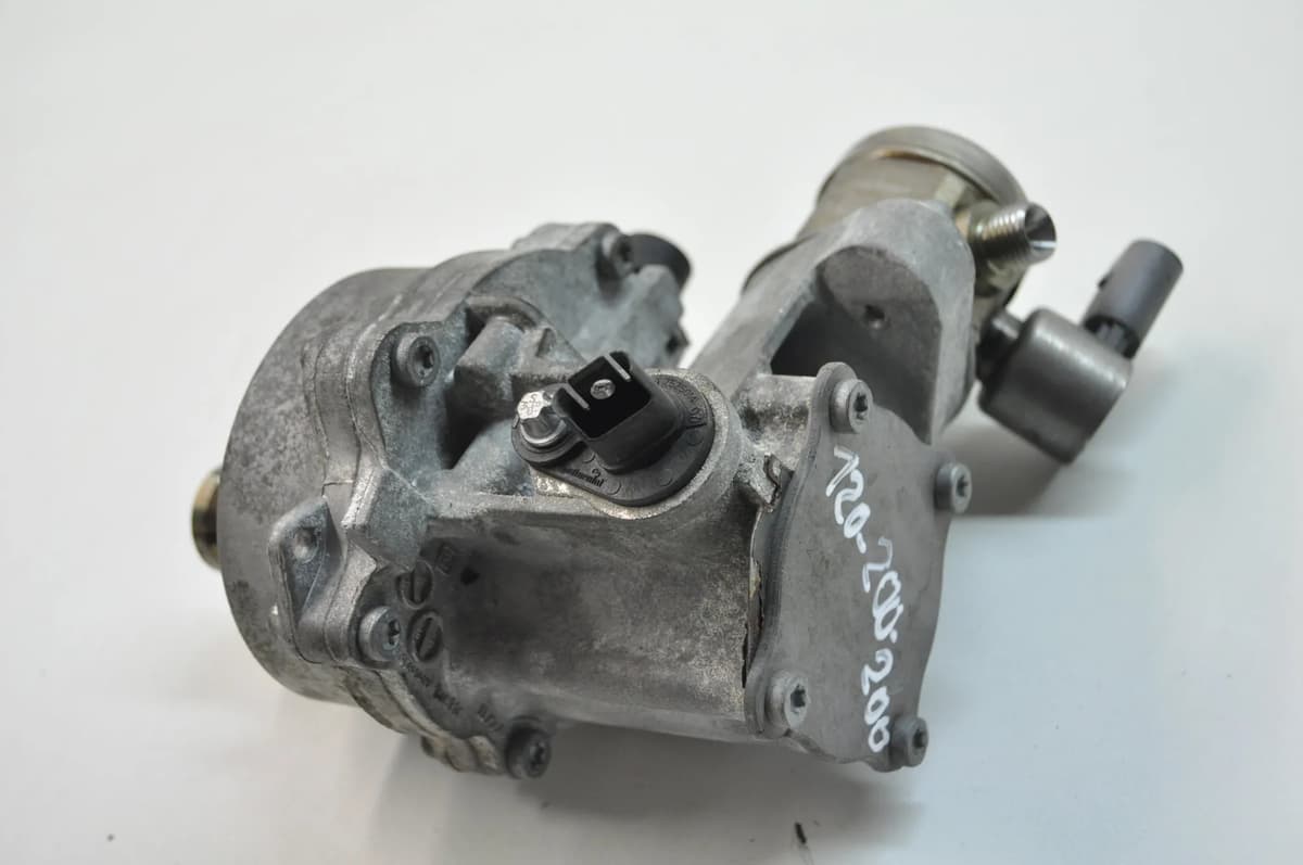 BMW 2 Coupe F22, F87 2014 Fuel Pump 7610761
