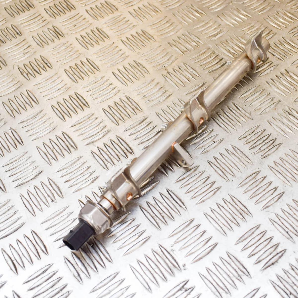 BMW 3 E90 2.0 Petrol 105kw Fuel Rail 7562474 2009