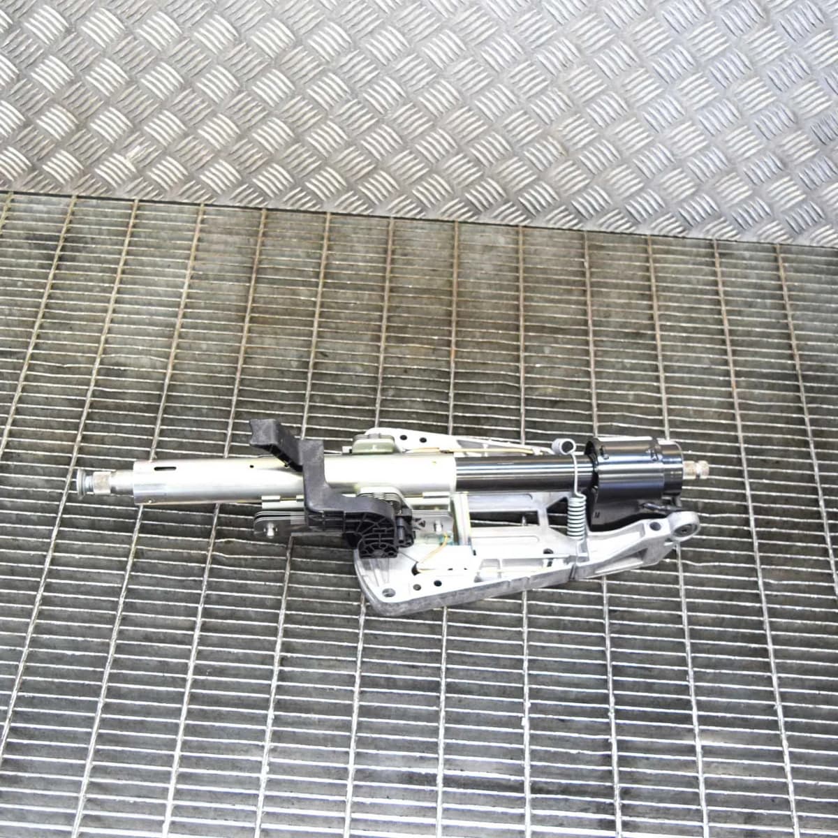 Mercedes-Benz E W212 Steering Mechanism A2124602316 212460075 204462206 2011 RHD
