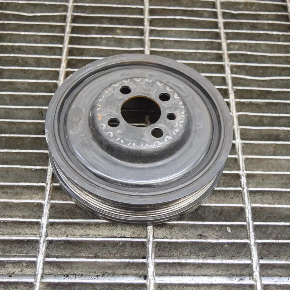 SKODA OCTAVIA MK2 1.6 TDI Crankshaft Pulley 038105243M 77kw CAYC 2011