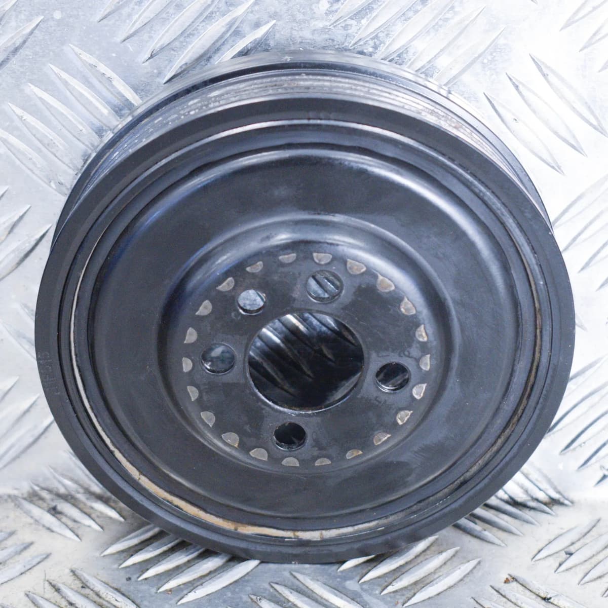 SKODA SUPERB B8 3V 2.0 TDI 110Kw Crankshaft Pulley 04L105243V 2016