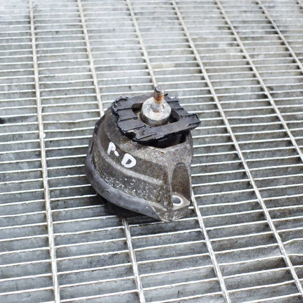 BMW 5 E60 M5 5.0i 373kw Right Side Engine Mount 6762608 2007