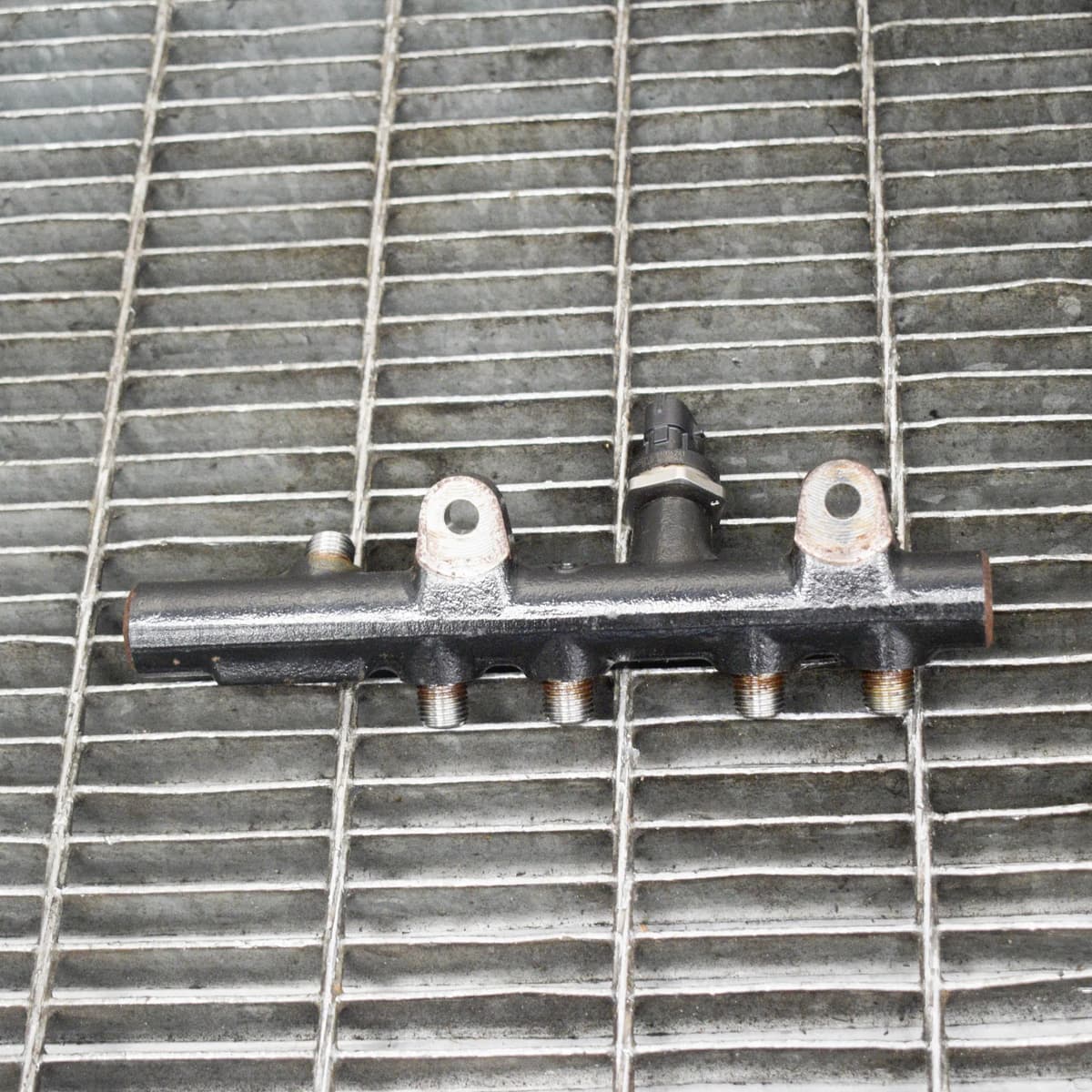 RENAULT CLIO MK4 Fuel Rail W/Sensor 8201157327 8201232985 1.5 Diesel 66kw 2016