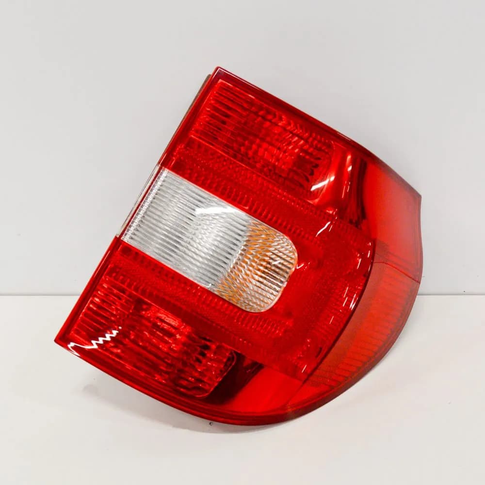 SKODA YETI 5L 1.2i 77Kw Rear Right Taillight 5L0945096 5L0945112 2015