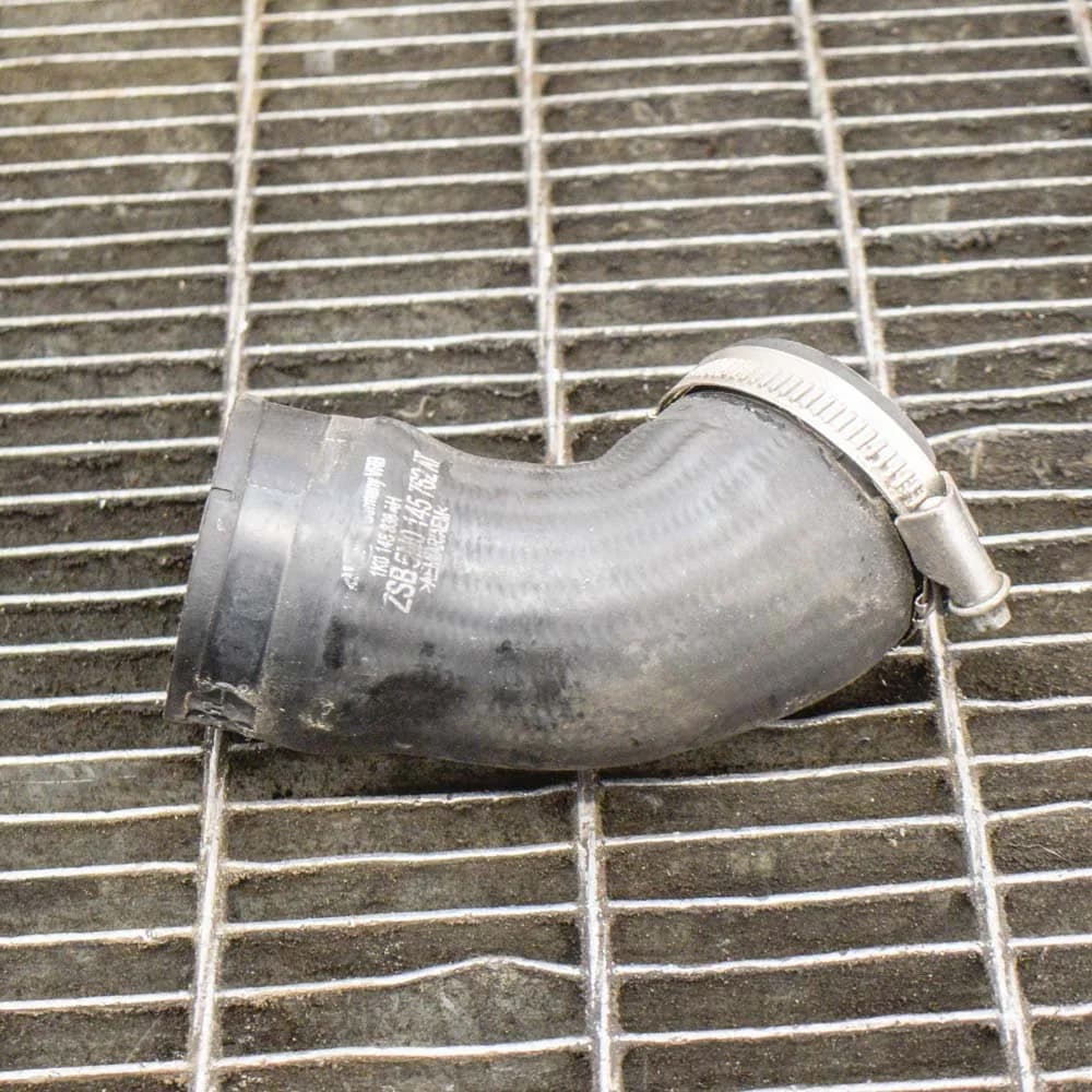 AUDI Q3 8U 2.0 TDI Right Side Intercooler Pipe Hose 1K0145838AH 130kw CFGC 2014