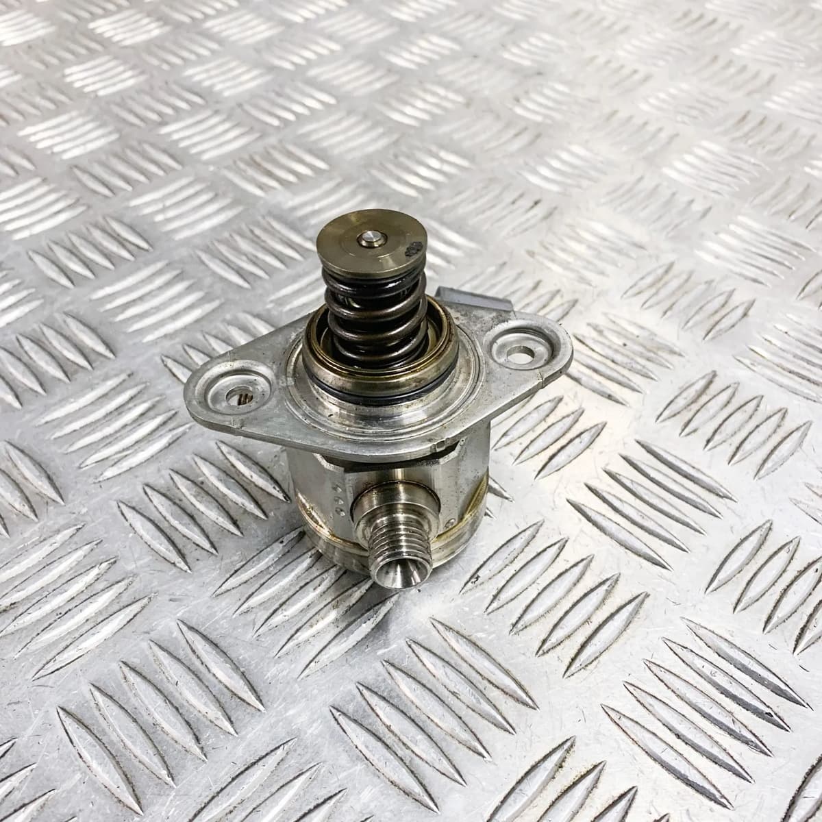 BMW 5 F10 550 4.4i 300kw xDrive Fuel Pump High Pressure 7595339 0261520068 2011