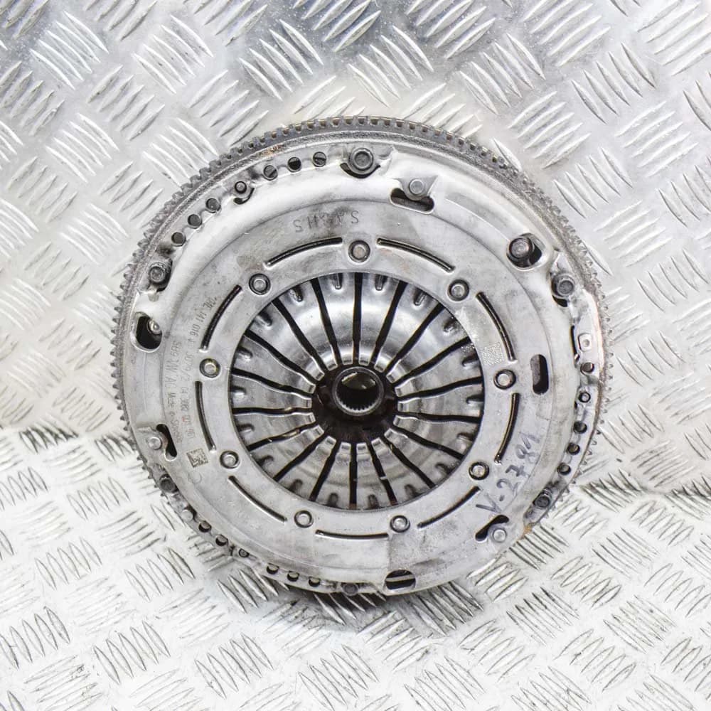 SKODA KAROQ 1.5 TSI Flywheel Clutch Set 04E141016J 05E105266B 110kw 2019