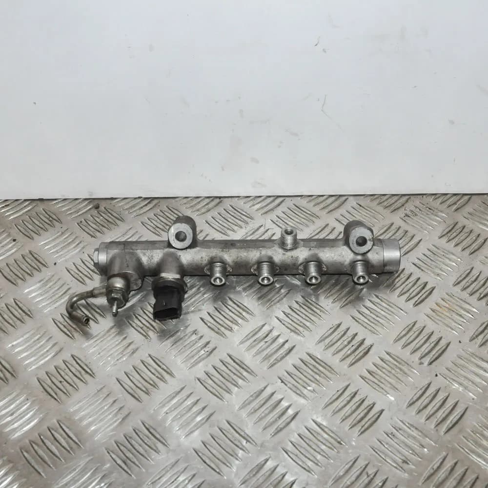 OPEL ASTRA H L48 2007 Fuel Rail 445214094