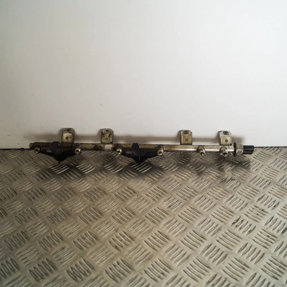 BMW 3 Cabrio E93 2007 Fuel Rail 4549612