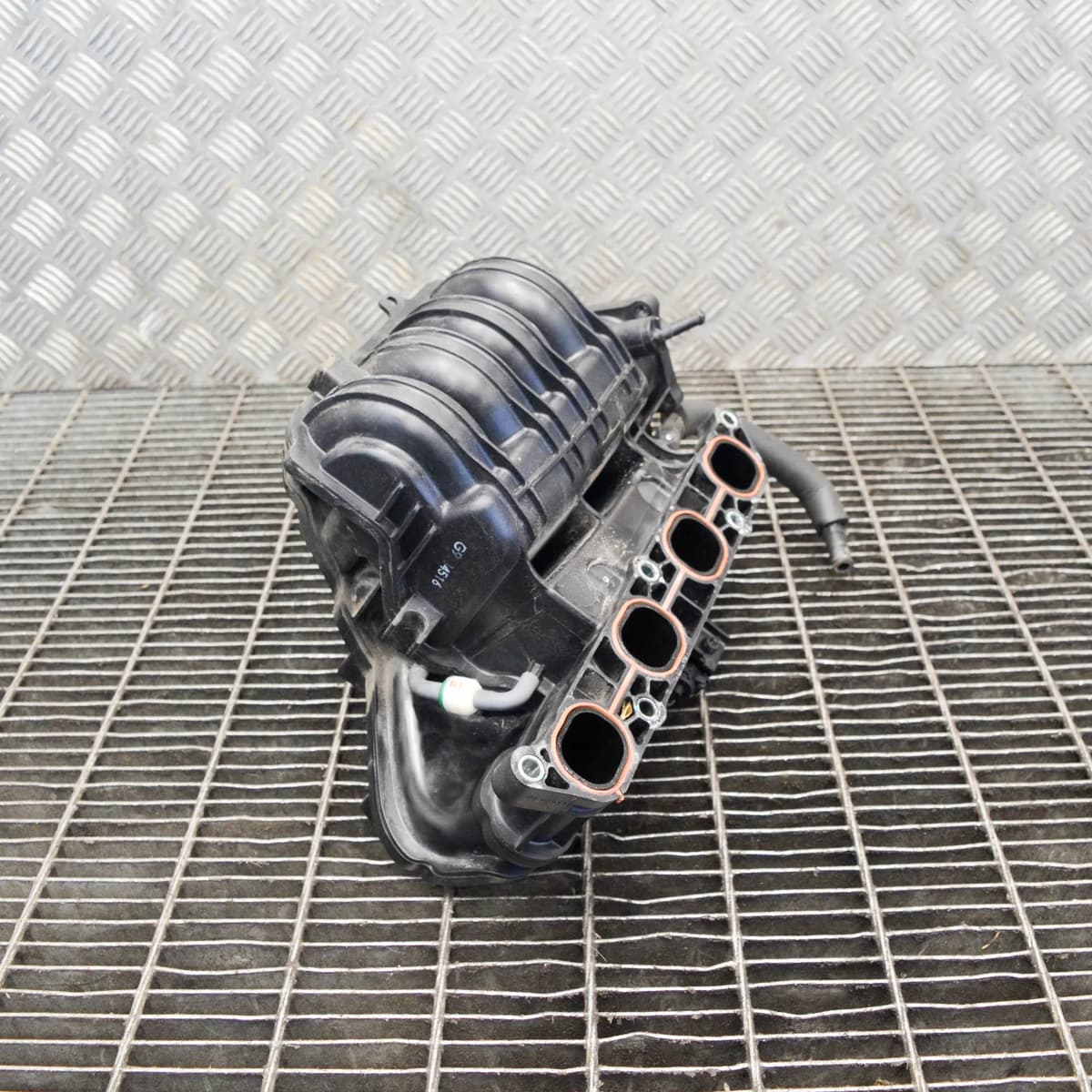 HYUNDAI i30 GD Intake Manifold 39300-28100 1.6 Petrol 99kw 2013