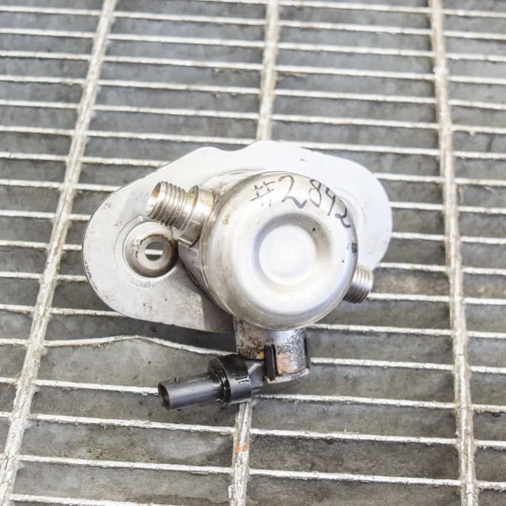 BMW 2 Cabrio F23 218i High Pressure Fuel Pump 0261520258 7642466 100kw 2018