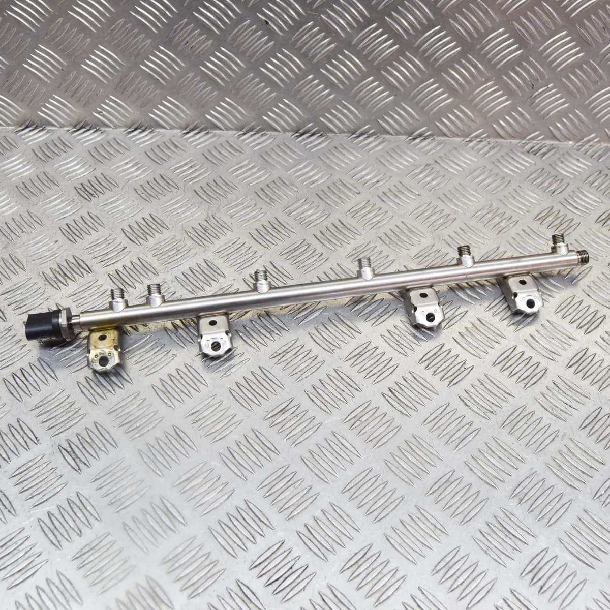 BMW 3 Coupe E92 Fuel Rail W/Sensor 7576779 7620946 3.0 Petrol 225kw 2010