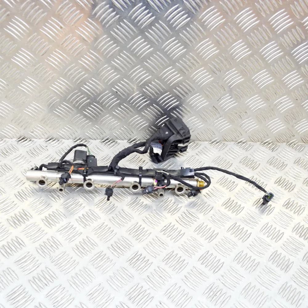 AUDI A5 8T8 2.0 TFSI 165kw Fuel Rail W/ Wiring 06K133317G 2013