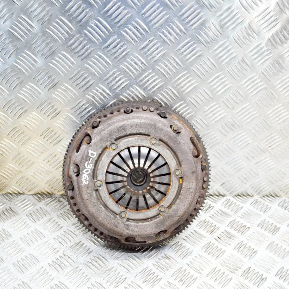 AUDI A1 8X Flywheel Clutch Set Kit 03C141025J 03C141031D 1.4 Petrol 90kw 2011