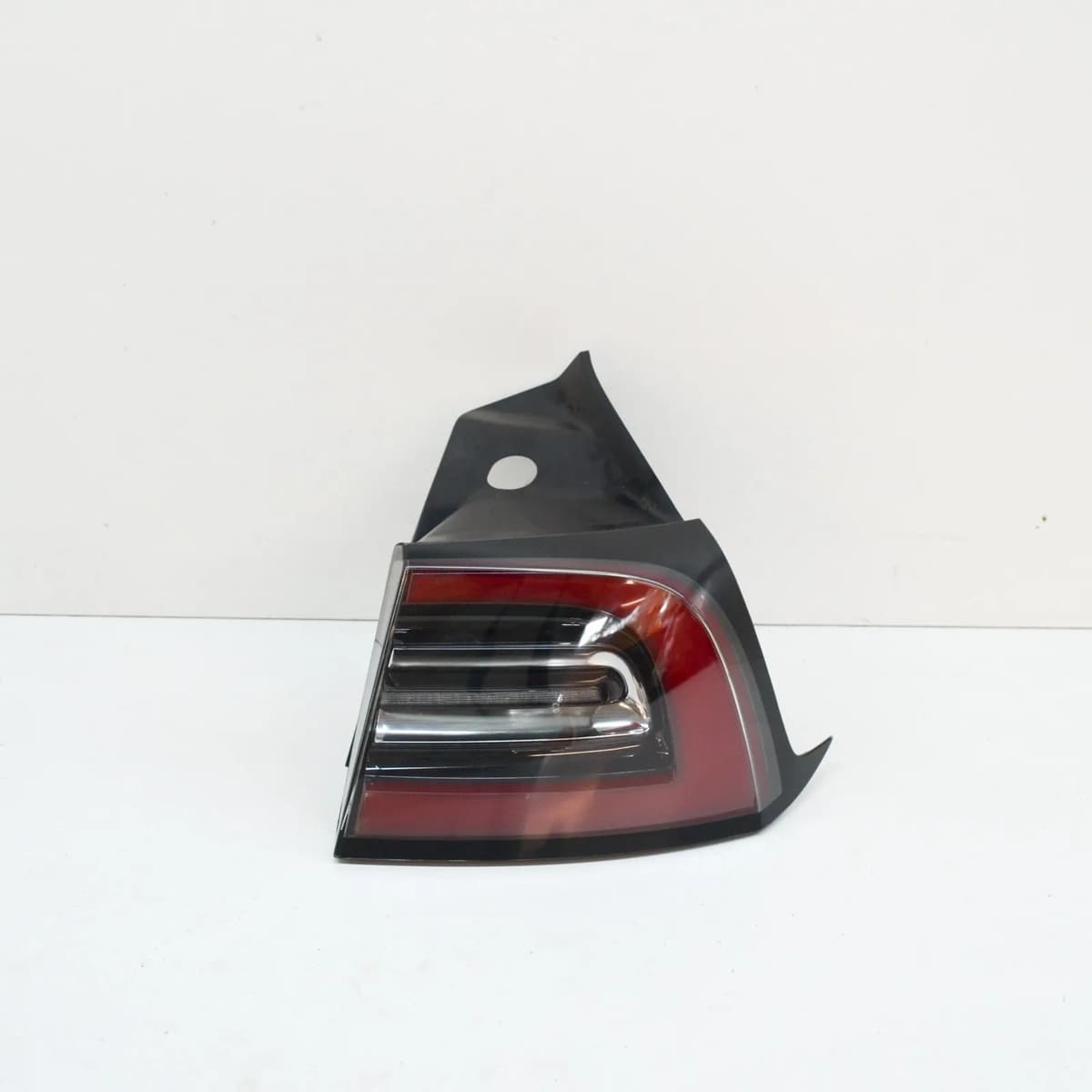 TESLA MODEL 3 Rear Right Tail Light 1077398-97-F 2020 13556374 USA