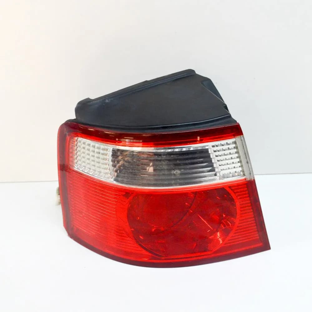 KIA CARENS RS 2.0 CRDi Rear Left Side Tail Light 0K2FB-51140 83kw 2003