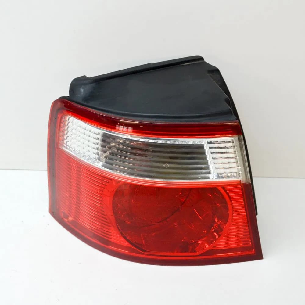 KIA CARENS RS 2.0 CRDi Rear Left Side Tail Light 0K2FB-51140 103kw 2005