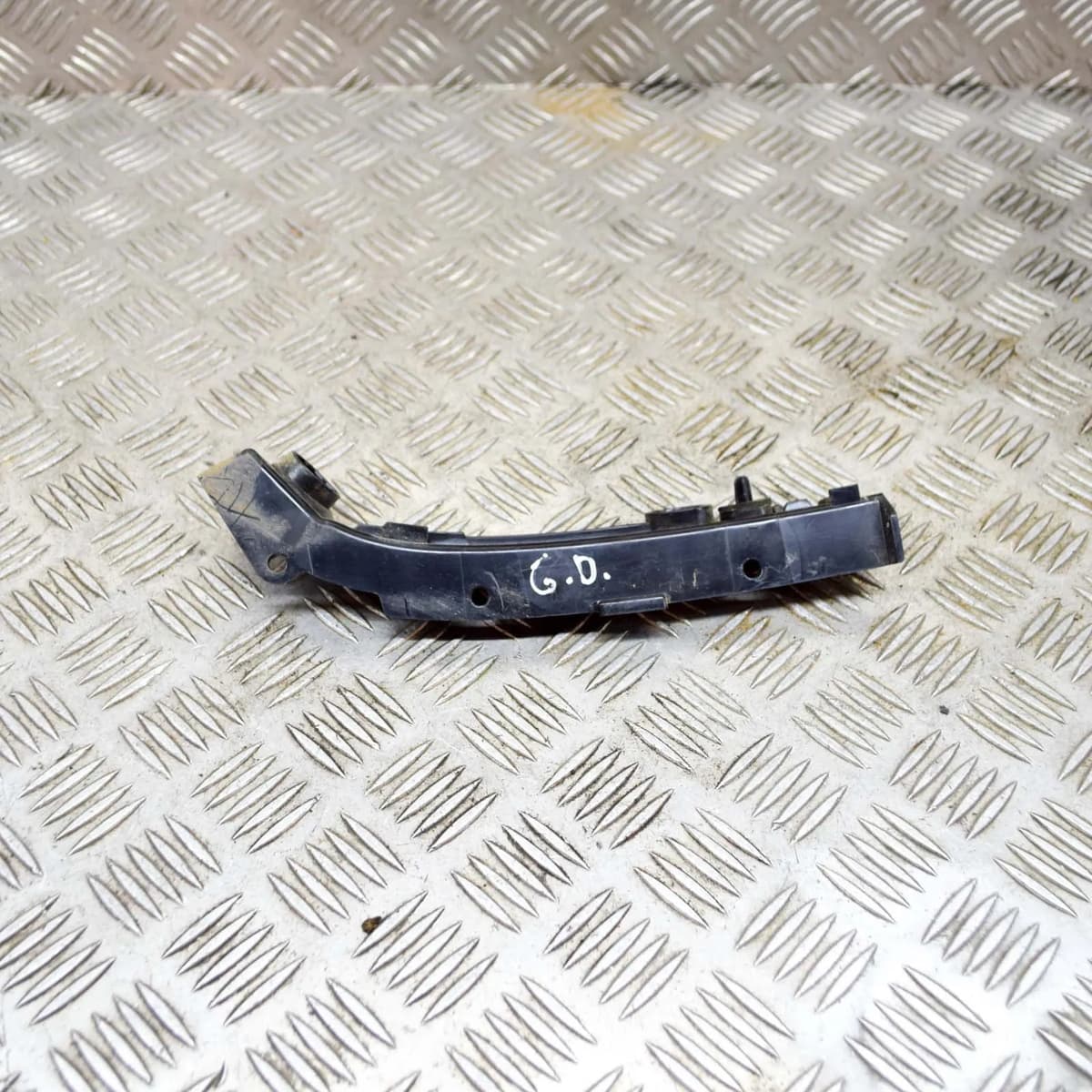 LR RANGE ROVER VELAR L560 Rear Right Bumper Bracket J8A2-17A881-AE 132kw 2019