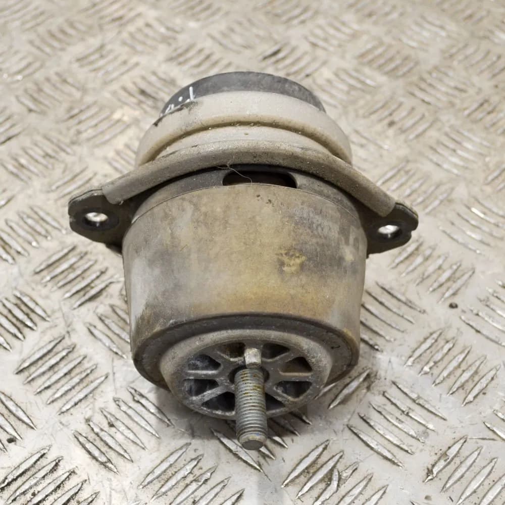 AUDI Q7 4L quattro Right Side Engine Mount 7L6199131A 4.2 Petrol 231kw 2007