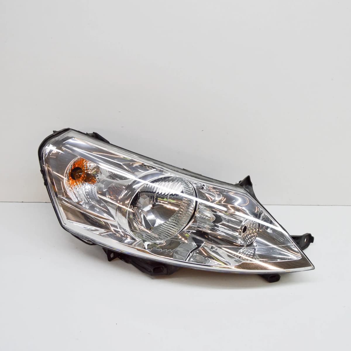 PEUGEOT EXPERT MK2 Front Right Headlight LHD 89901265 2007