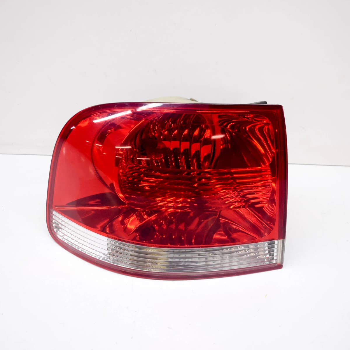 VOLKSWAGEN TOUAREG 7L Rear Left Taillight 28259002 3.2 Petrol 162kw 2004
