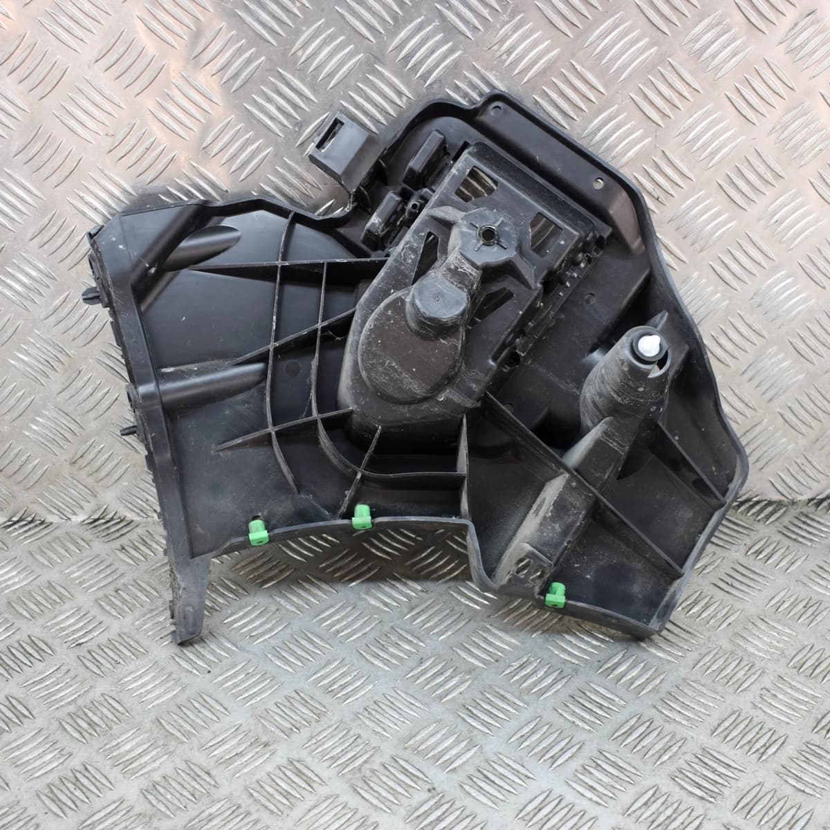 VOLVO V40 Hatchback D2 Rear Right Bumper Bracket 31395104 1.6 Diesel 84kw 2014