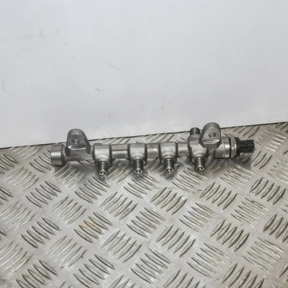 OPEL ASTRA J GTC 2014 Fuel Rail 4421422155576170
