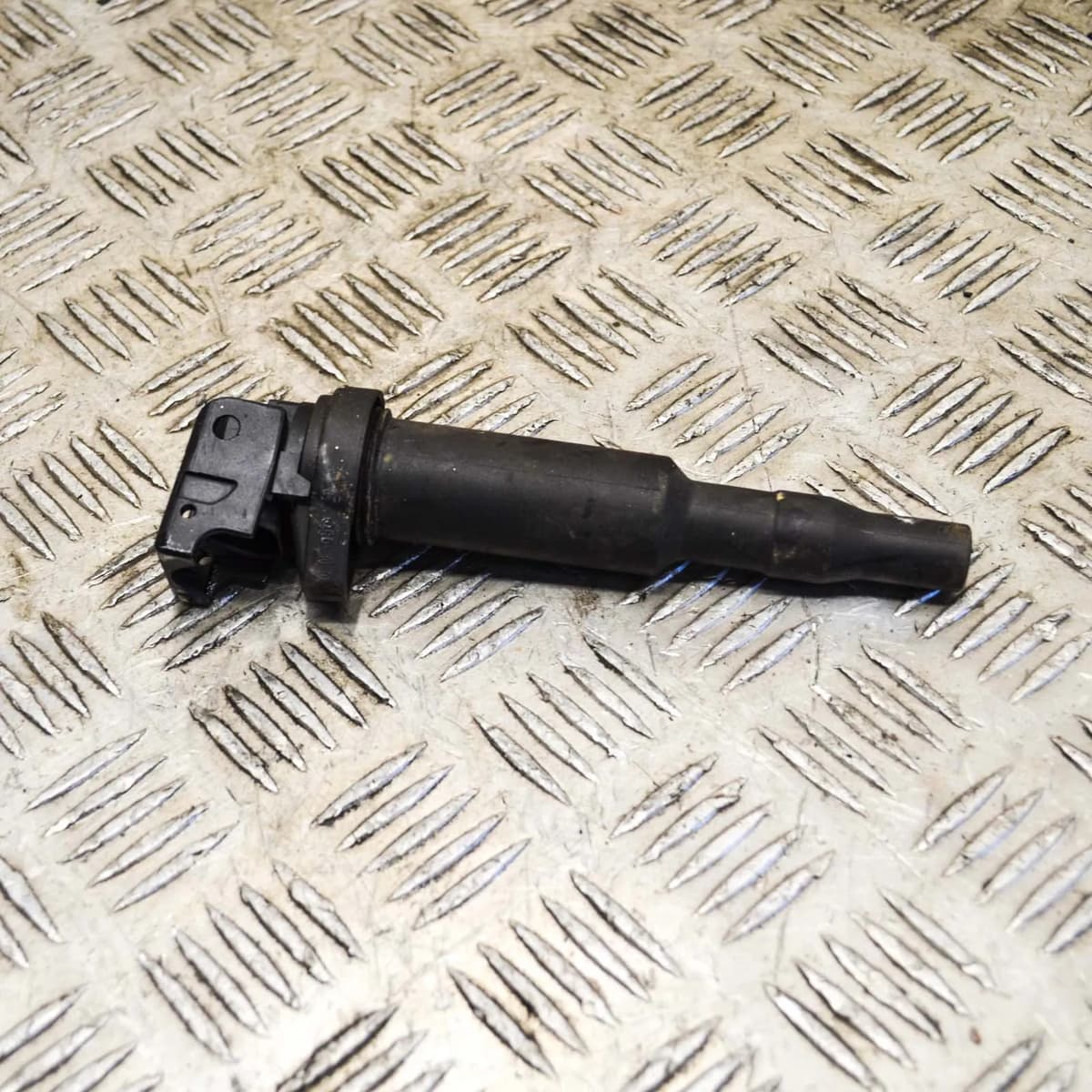 BMW 7 F01 F02 750 High Voltage Ignition Coil 0221504470 7594937 4.4 P 300kw 2011