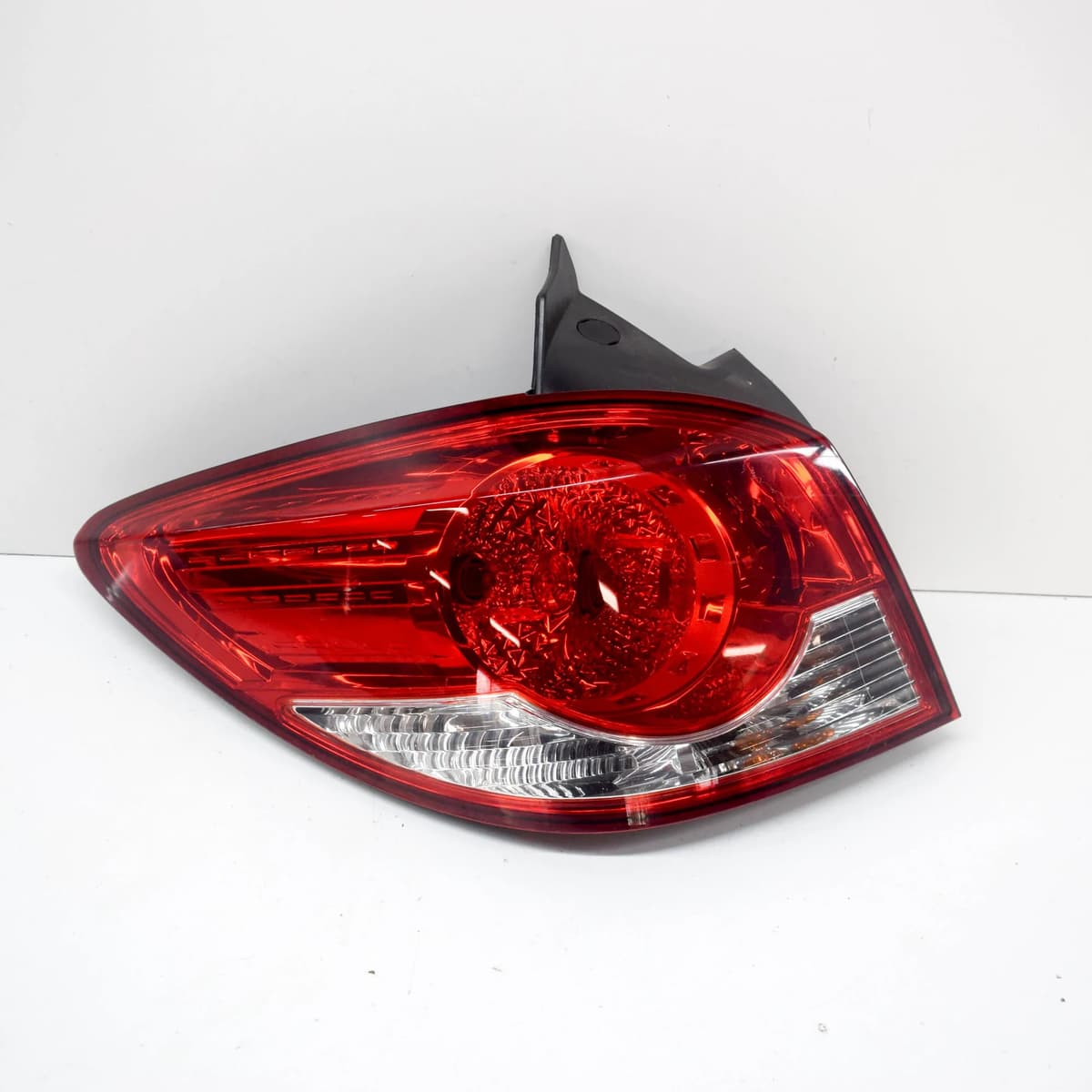 CHEVROLET CRUZE Hatchback J300 Rear Left Taillight 1.6 Petrol 80kw 2012