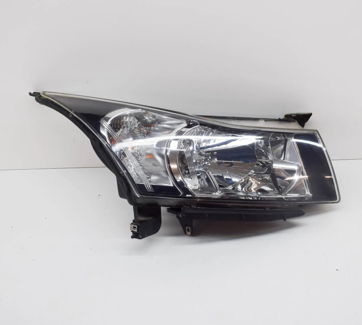 CHEVROLET CRUZE J300 Front Right Headlight RHD 1.6 Petrol 80kw 2012