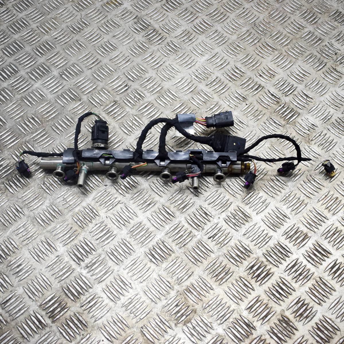 VOLKSWAGEN GOLF MK7 Fuel Rail 06J906051F 06K133317G 2.0 Petrol 169kw 2016