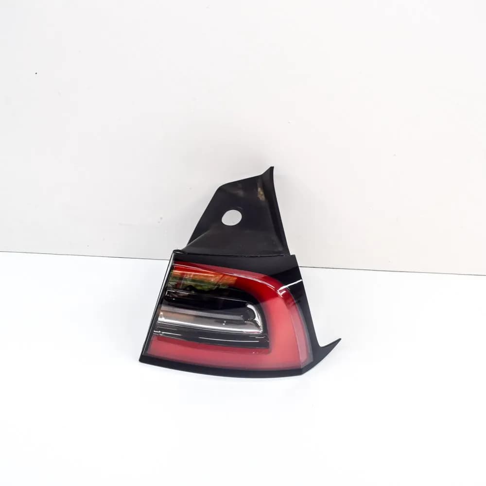 TESLA MODEL Y Rear Right Taillight 2021