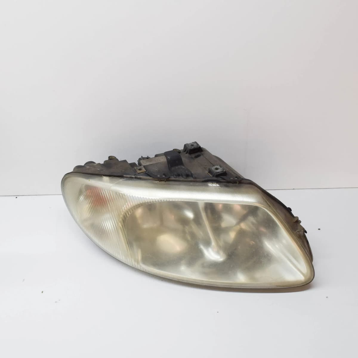 CHRYSLER VOYAGER MK4 Front Right Headlight LHD 04857702AB 5870200000 2003