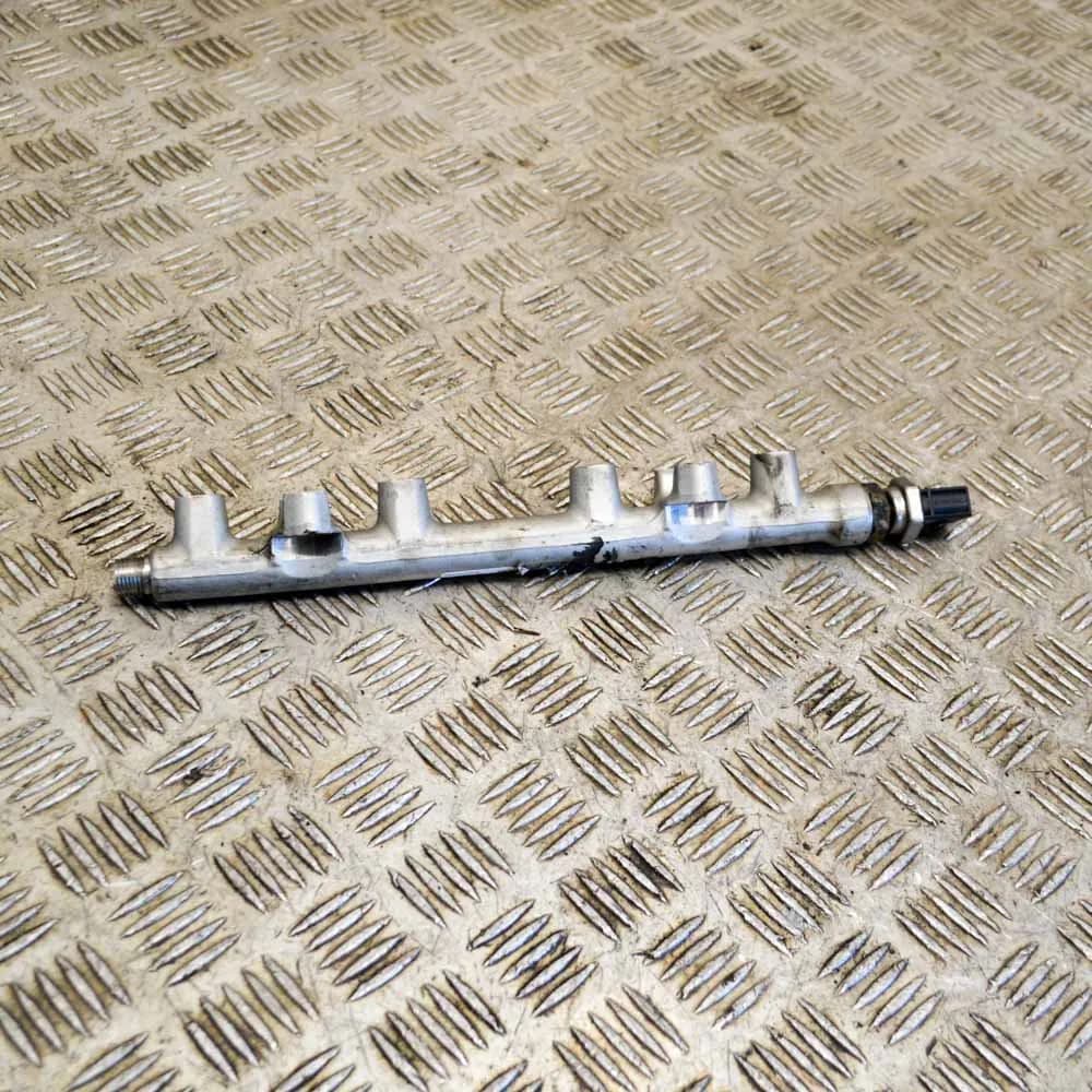 AUDI A3 Sportback 8V 1.5 TFSI Fuel Rail W/ Sensor 05E133320 110kw 2017