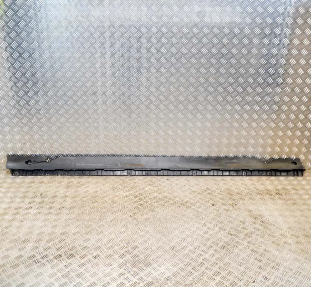TESLA MODEL Y Left Plastic Side Skirt Cover 1497741-00-C 1497649-00-B 2022