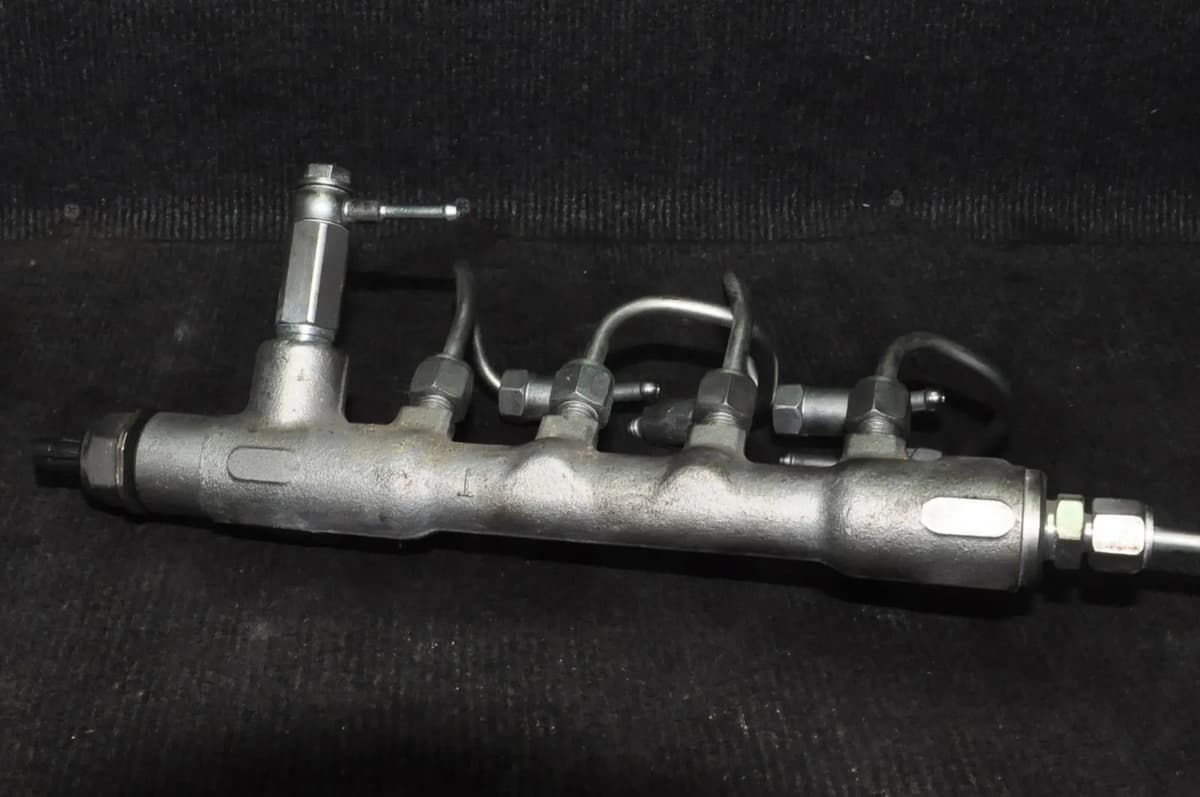 OPEL ASTRA J 2011 Fuel Rail