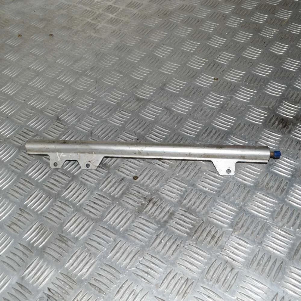 VOLVO V70 II SW 2006 Fuel Rail 9186942