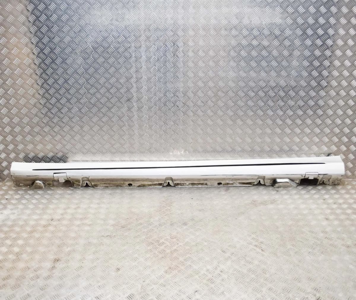 MERCEDES-BENZ C W205 Left Side Plastic Sideskirt Cover A205690XX40 125kw 2016