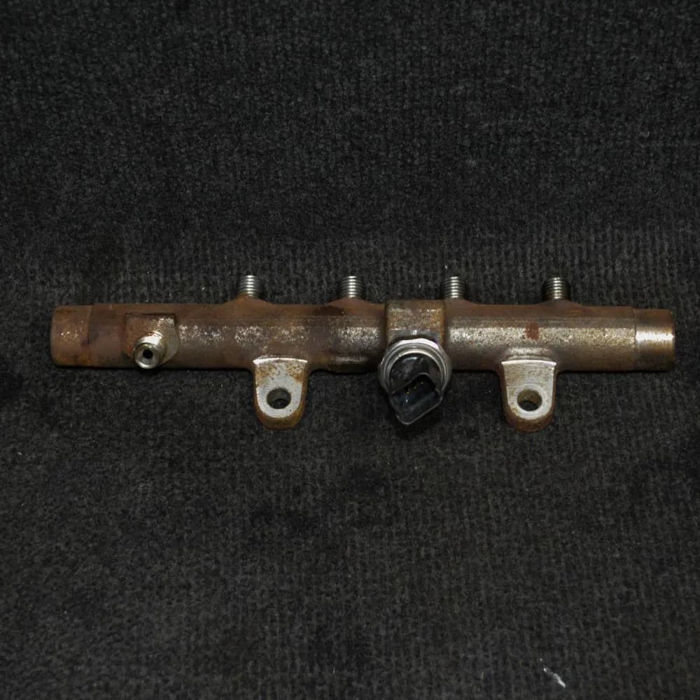 NISSAN JUKE F15 2010 Fuel Rail 8200704217