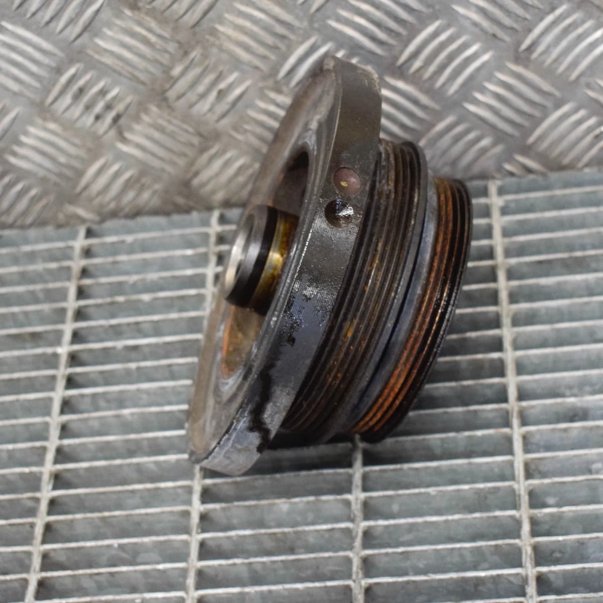 BMW X3 E83 2004 Crankshaft Pulley 7513862
