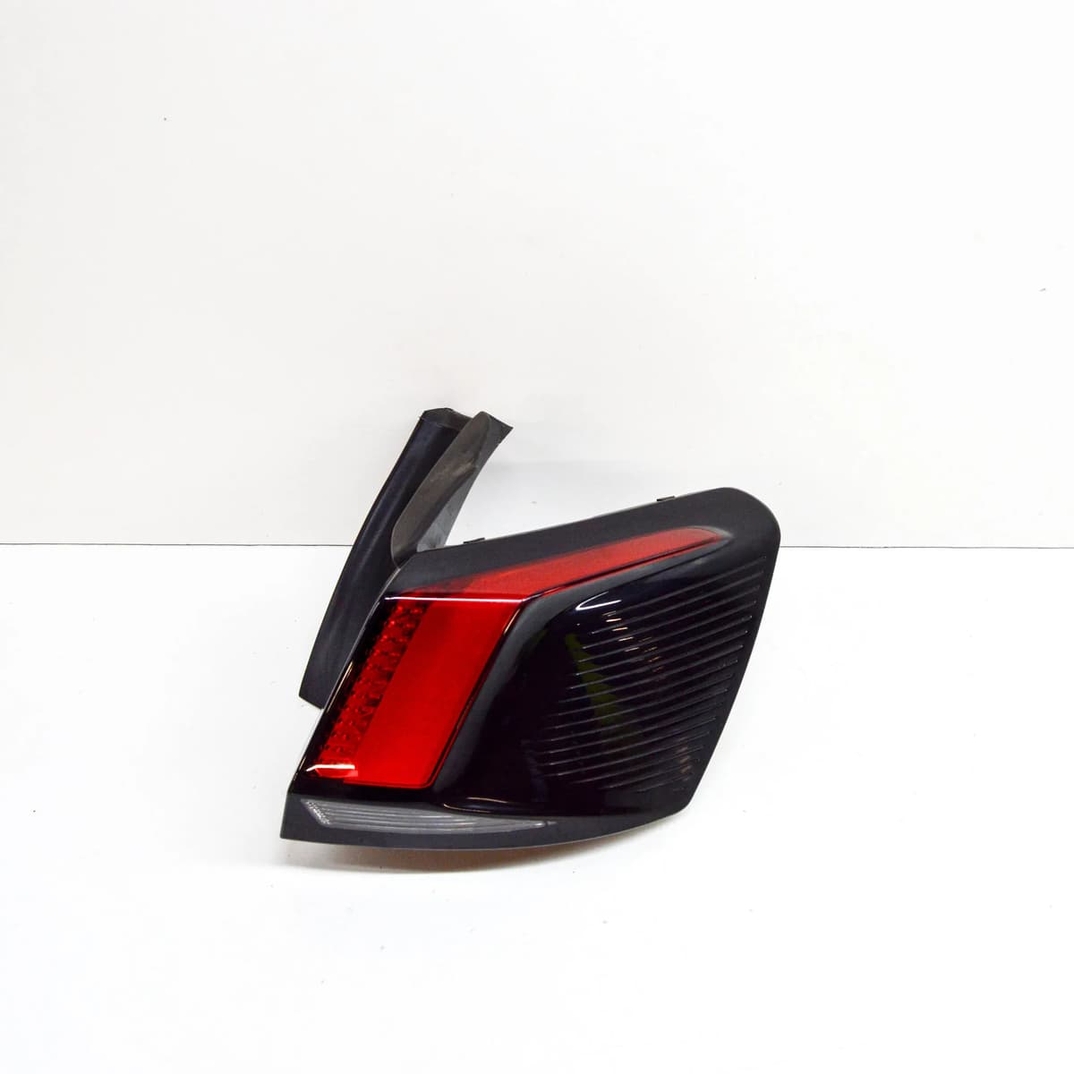 PEUGEOT 3008 SUV P84 Rear Right Taillight 9810477080 81550201 2018