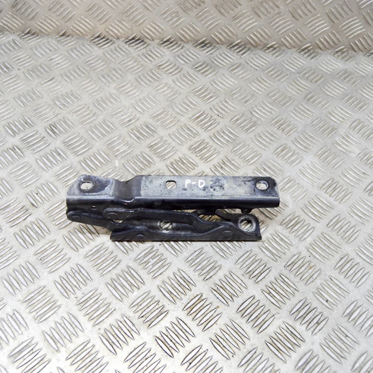 TESLA MODEL S 85 Front Right Bonnet Hinge 6006737-00-E Electric 270kw 2014