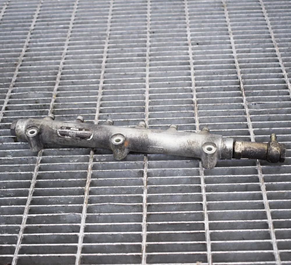 VOLVO XC70 CROSS COUNTRY 2003 Fuel Rail 4452150108658250