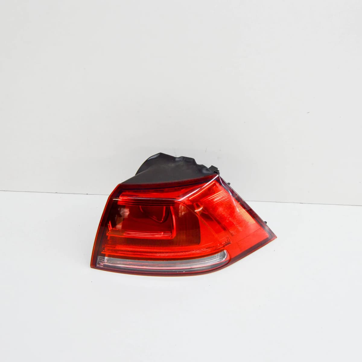 VOLKSWAGEN GOLF MK7 Hatchback Rear Right Taillight 5G0945096M 2014
