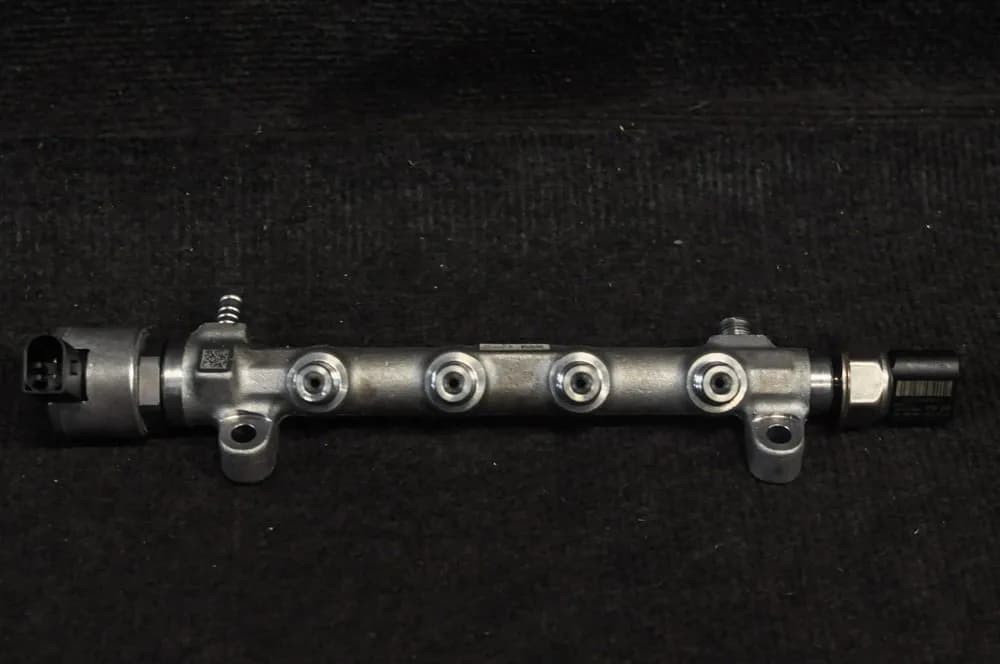 VW JETTA MK6 162, 163 2015 Fuel Rail 04L089E