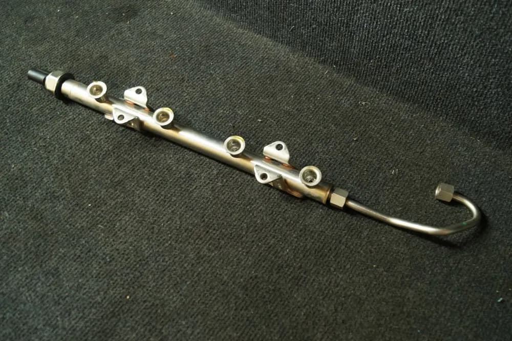 VW GOLF VII 5G1, BQ1, BE1, BE2 2012 Fuel Rail 04E133320D