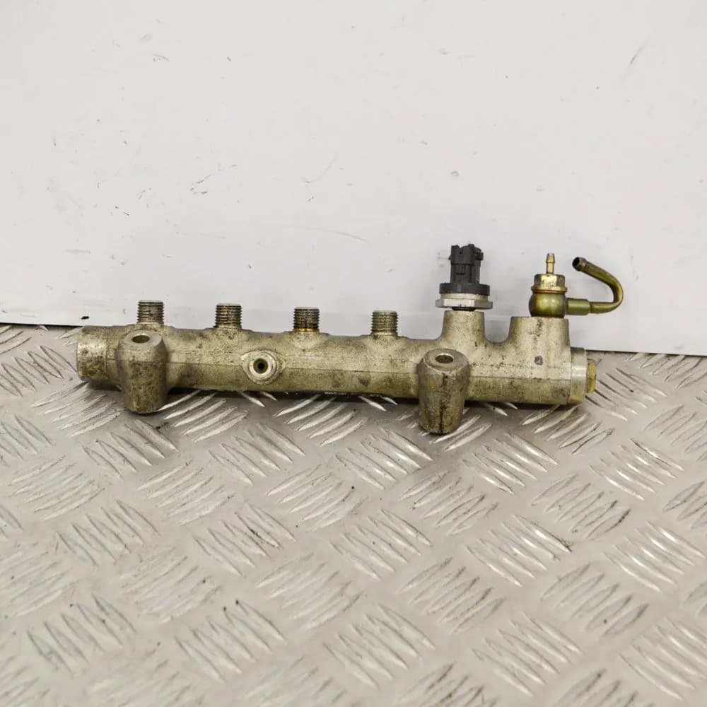 Vauxhall Opel Astra H Fuel Rail w/ Sensor 0445214094 1.7 Diesel 2006