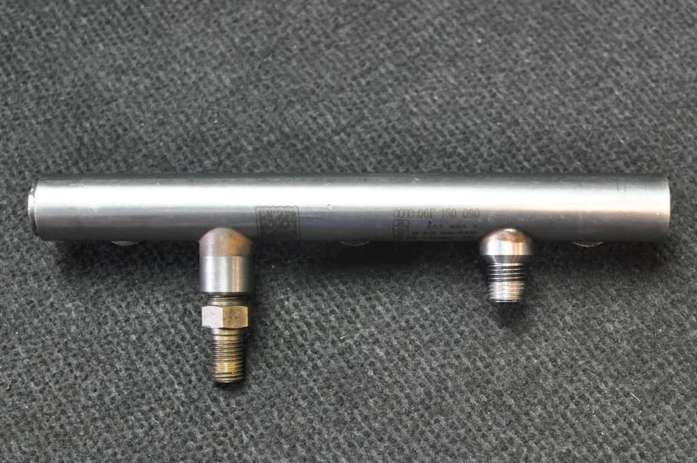 Audi A6 Fuel Rail w/ Sensor 06E130090 3.2 Petrol C6